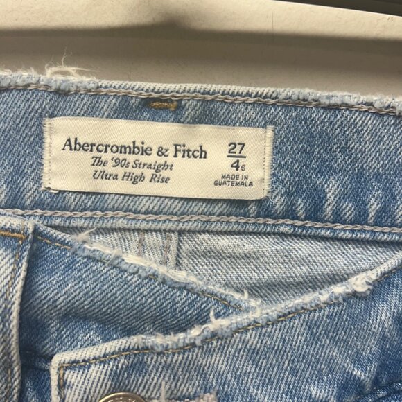 Abercrombie & Fitch 90s Straight Ultra High Rise Jeans Size 27/4 Light Wash Deni - Picture 3 of 8